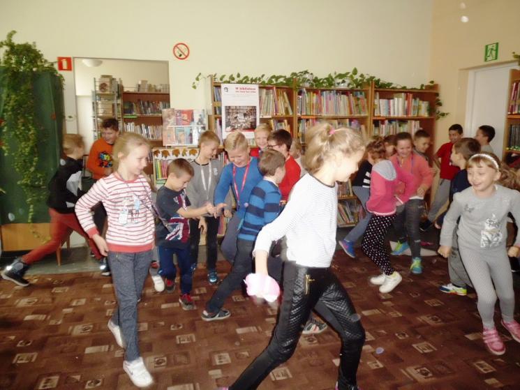 Czytam sobie w bibliotece - Szarka i wilki