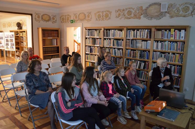 Noc bibliotek