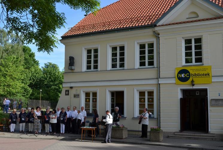 Noc Bibliotek - czytanie porusza