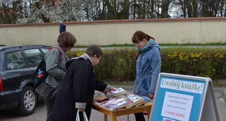 Uwolnij książkę