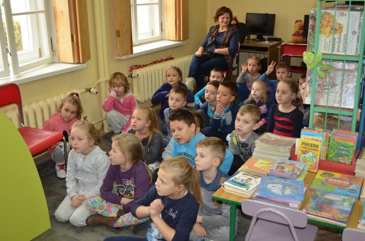 Czytam sobie w bibliotece