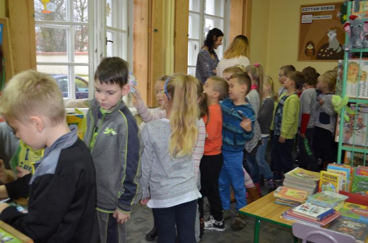 Czytam sobie w bibliotece