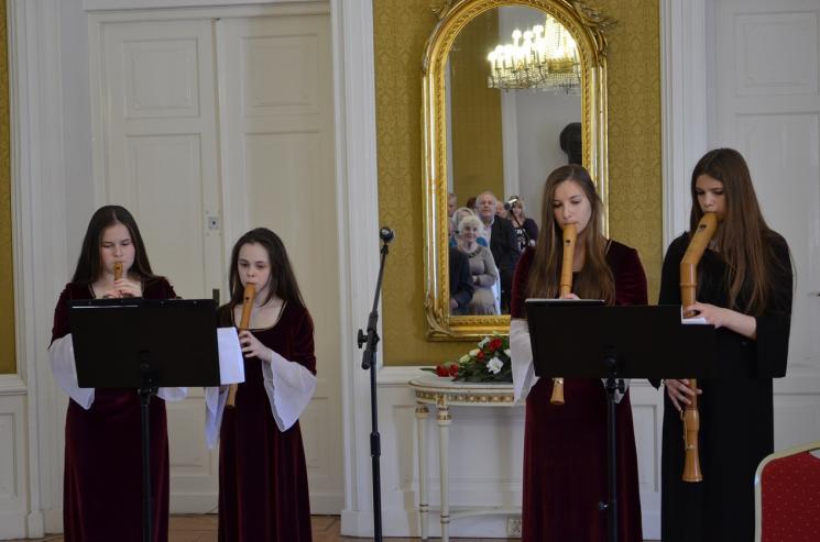 Uroczystość wręczenia nagród w XII Ogólnopolskim Konkursie Jednego Wiersza im. Wiktora Gomulickiego o Laur Błękitnej Narwi
