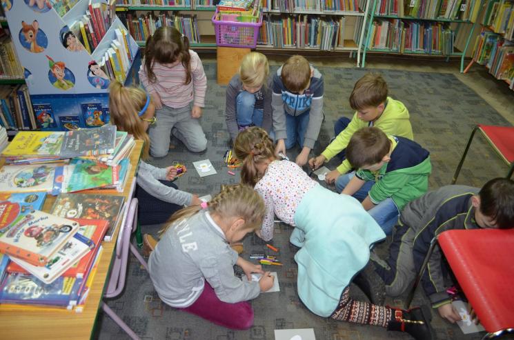 Czytam sobie w bibliotece