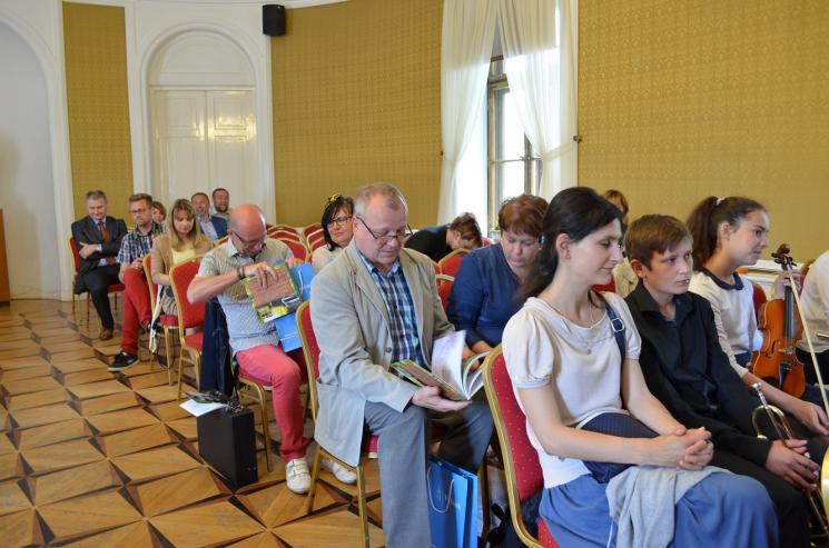 Uroczystość wręczenia nagród w XI Ogólnopolskim Konkursie Jednego Wiersza  im. Wiktora Gomulickiego o Laur Błękitnej Narwi 