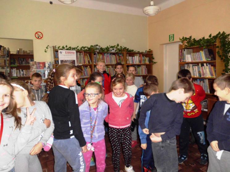 Czytam sobie w bibliotece - Szarka i wilki