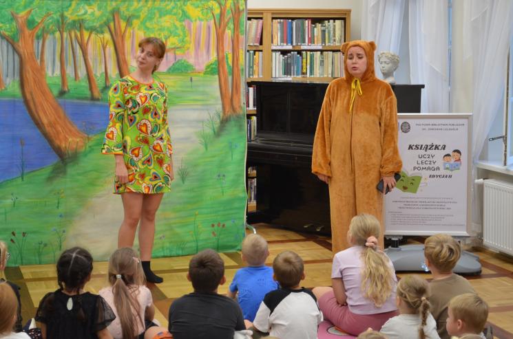 Miś marzy skrycie, o przyjacielu celebrycie