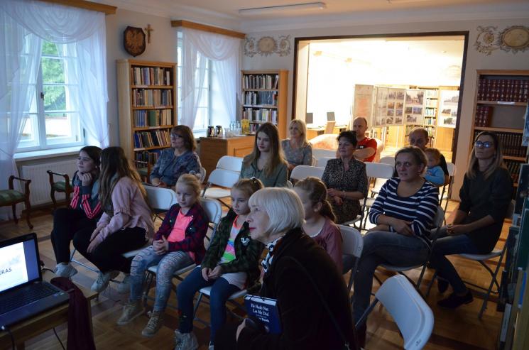 Noc bibliotek
