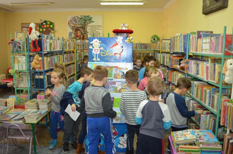 Czytam sobie w bibliotece