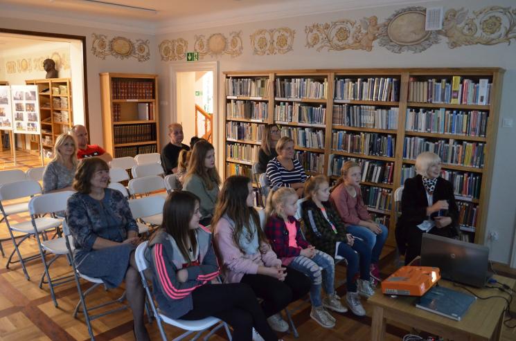 Noc bibliotek