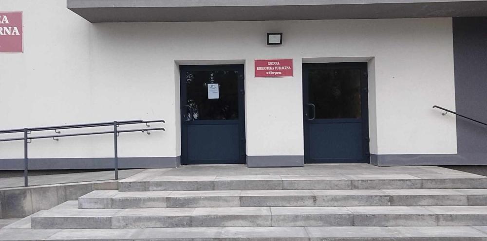 Budynek, w którym mieści się Gminna Biblioteka w Obrytem