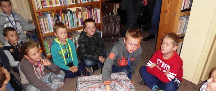 Czytam sobie w bibliotece - Marta i Ufoludek