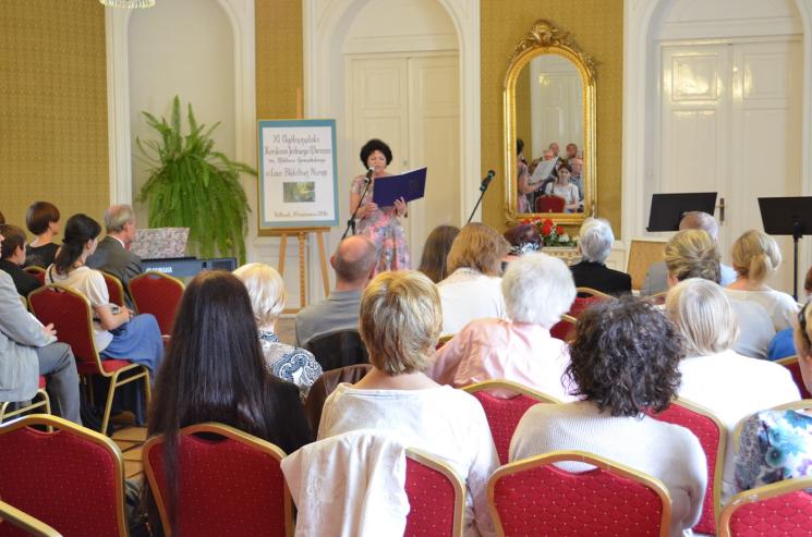 Uroczystość wręczenia nagród w XI Ogólnopolskim Konkursie Jednego Wiersza  im. Wiktora Gomulickiego o Laur Błękitnej Narwi 