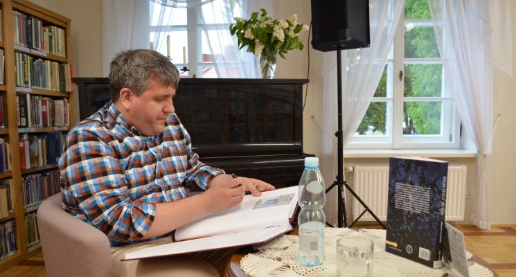 "Mroczny Rycerz Gotham. Szkice z kultury popularnej"