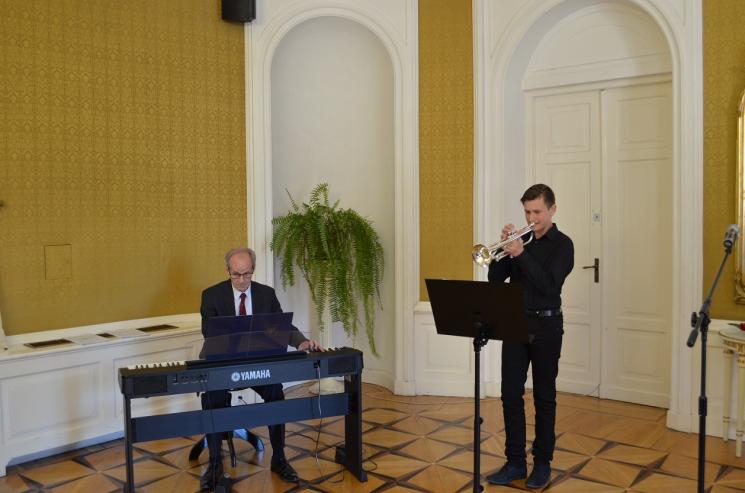 Uroczystość wręczenia nagród w XII Ogólnopolskim Konkursie Jednego Wiersza im. Wiktora Gomulickiego o Laur Błękitnej Narwi