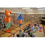 Fenek i Maks w bibliotece zdjęcie nr 6.JPG