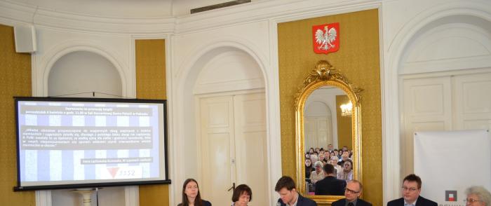 W szponach nadludzi