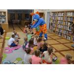 Fenek i Maks w bibliotece zdjęcie nr 16.JPG