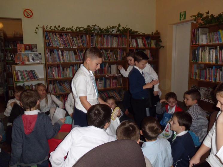Czytam sobie w bibliotece "Marta i ufoludek" Filia nr 2