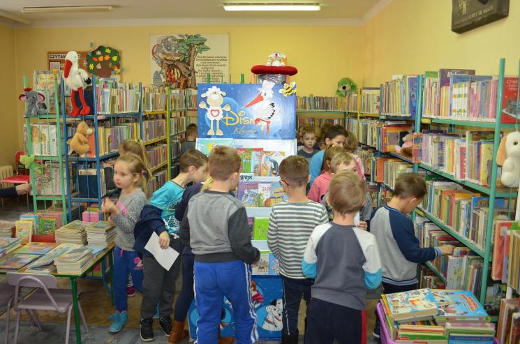 Czytam sobie w bibliotece