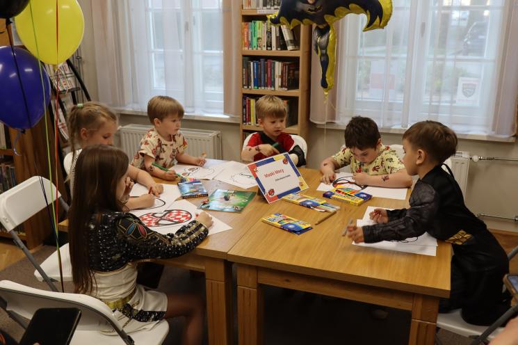 dzień superbohatera, komik dla dzeci, 6 dzieci